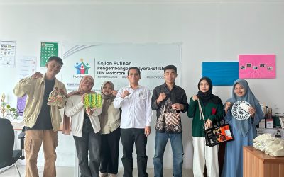 Mahasiswa Prodi PMI UIN Mataram Ubah Sampah Plastik di Lingkungan FDIK bernilai Produktif